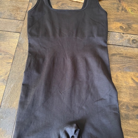 ATHLETA Aurora Bodysuit Shortie Black Size Small - Picture 3 of 4